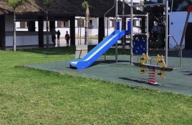 5 minutes to the Beach complex with swimming pool