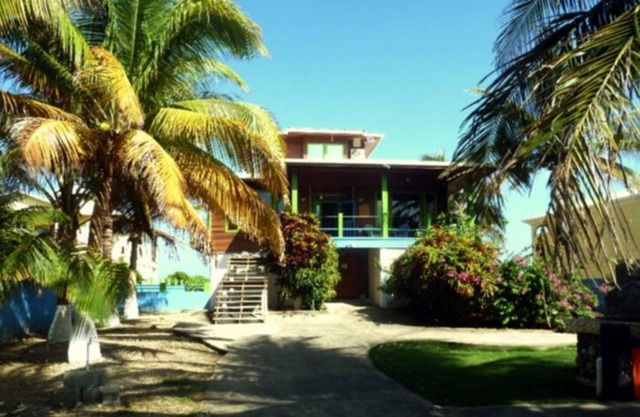 5 O'Clock Somewhere 3 bedroom Ocean Front Home -