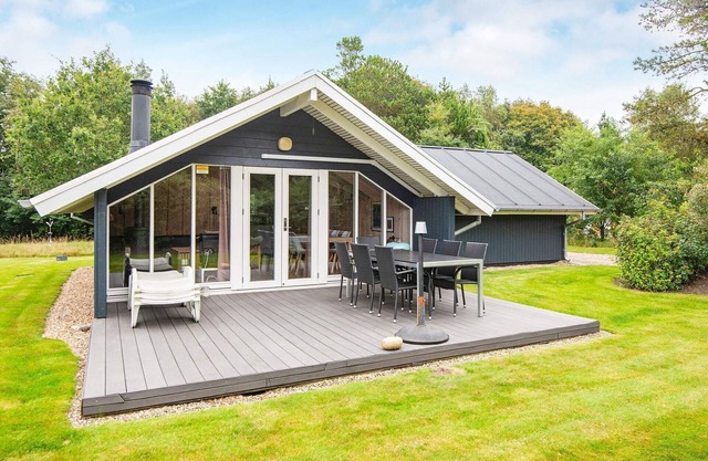 Espaciosa cabaña en Oksbøl con sauna