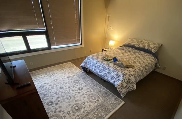 #5 Private bedroom near Downtown Anchorage