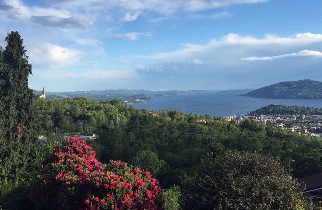 Un enfoque ecológico restaurada casa de 5 dormitorios con impresionantes vistas al lago