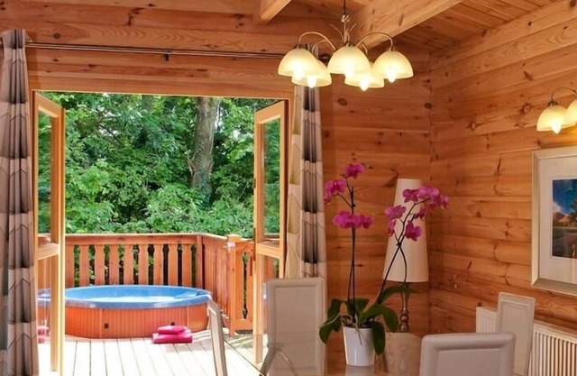 5 estrellas, galardonado Scandinavian Lodge con bañera de hidromasaje de lujo
