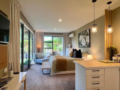 5-Star Boutique Retreat! Hot pool! Amazing view!