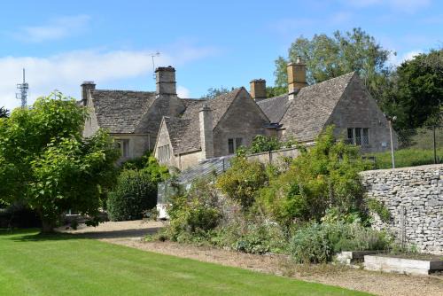 5 star Cotswold luxury with orchard garden