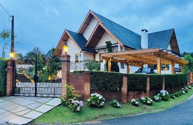 5-star house in mountain condominium🍁c/ heated pool, sauna and gym.
