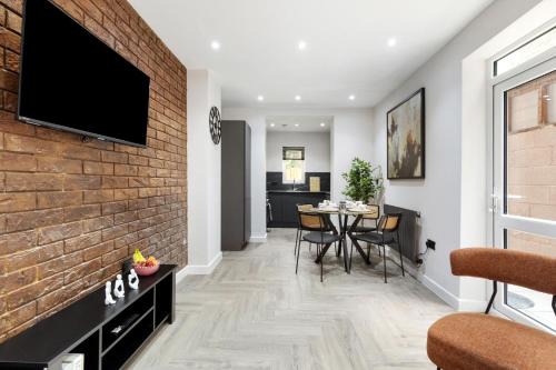 5 Star London Home with Garden