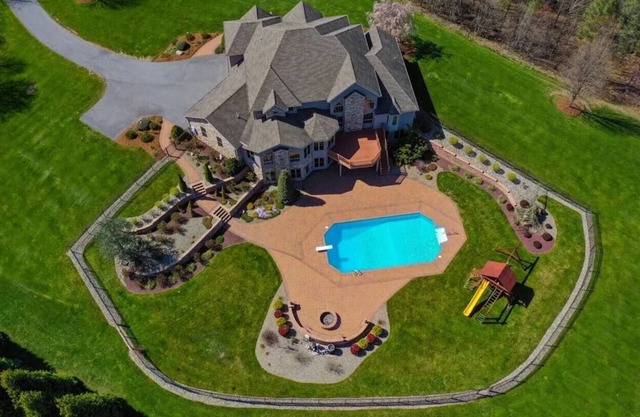 *NEW 5 Star Mtn. Retreat - Pool, Hot Tub, Arcade
