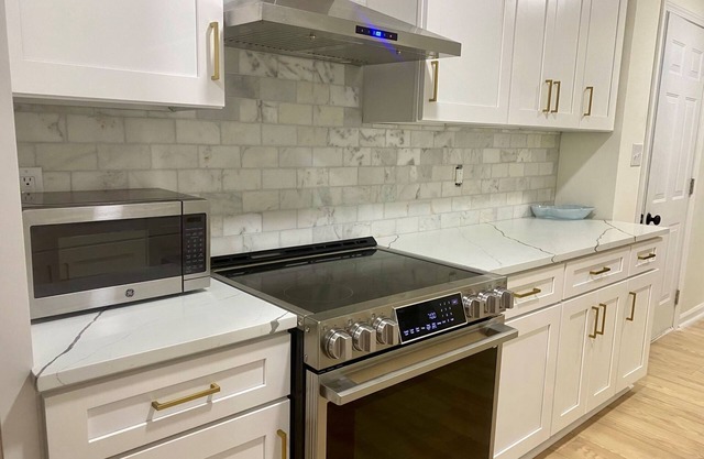 5 Star Rated COZY Home close to ATL Airport - WiFi, Stocked Kitchen, Long Term
