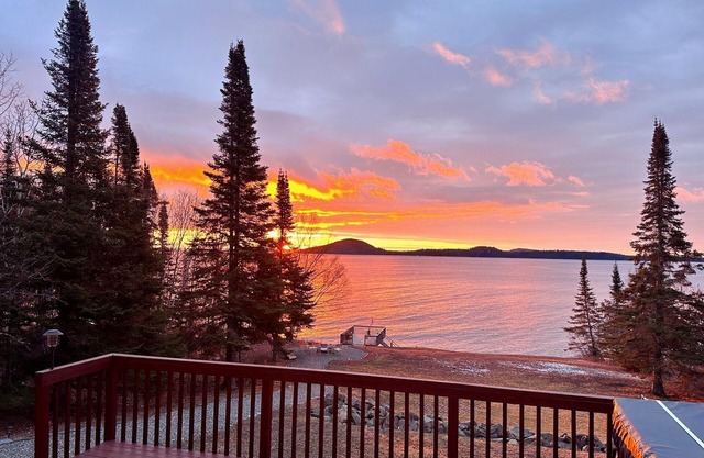 ¡MEJOR TARIFA! CASA SUPERIOR DE 5 ESTRELLAS EN LA TEMPORADA DE THUNDER BAY LAKE - VIEWS & HOTTUB