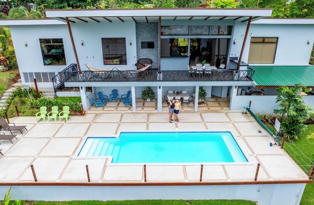5 STARS! Private Front Lake Home w/ Pool, Kayaks, + beautiful tropical setting!