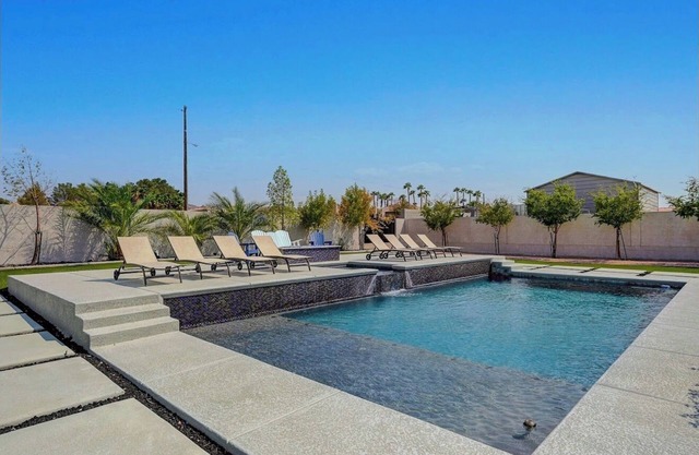 5 Themed BDs Luxury Estate w Pool, Spa & Game Room close to Las Vegas