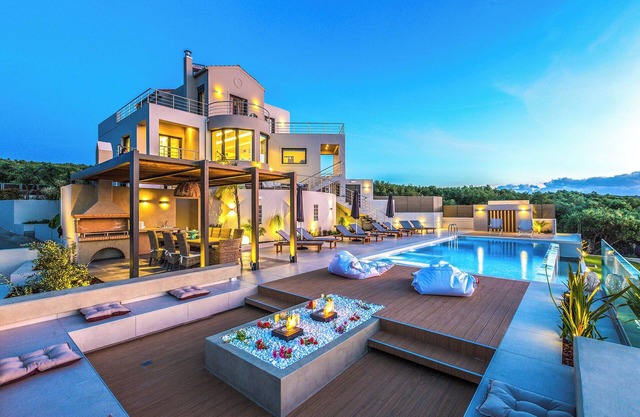 5' to Beach / Private Heated Pool / Seaview / Gym