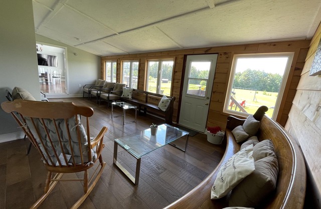 50 Acres Cottage 6 bedroom Home away from Home