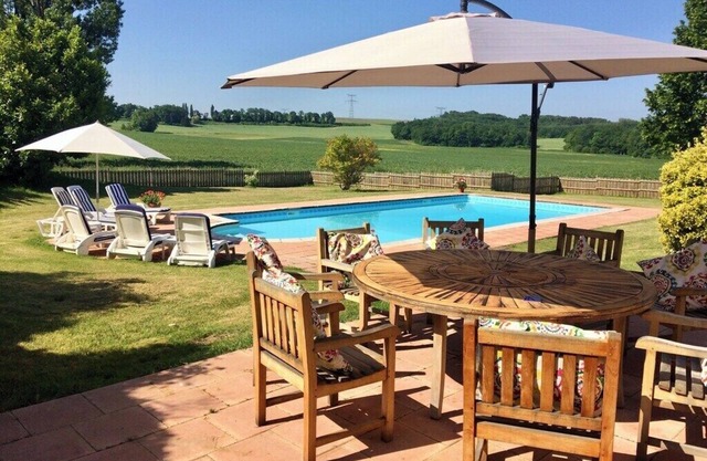 Gorgeous converted farmhouse in the Dordogne, ideal for 2 or 3 families.