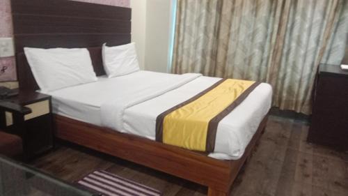 500 Mtrs form Railway Station Hotel Imperial Inn