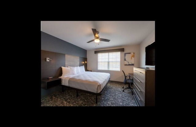 500+ Square Foot Suite -Apartment 3