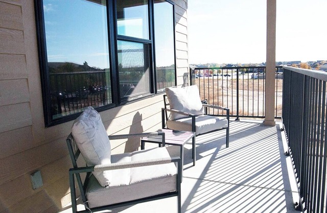 5020 PLace - Luxury Apartment