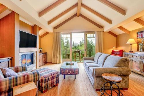 5036 Suncadia Lodge Penthouse with Full Kitchen & Balcony