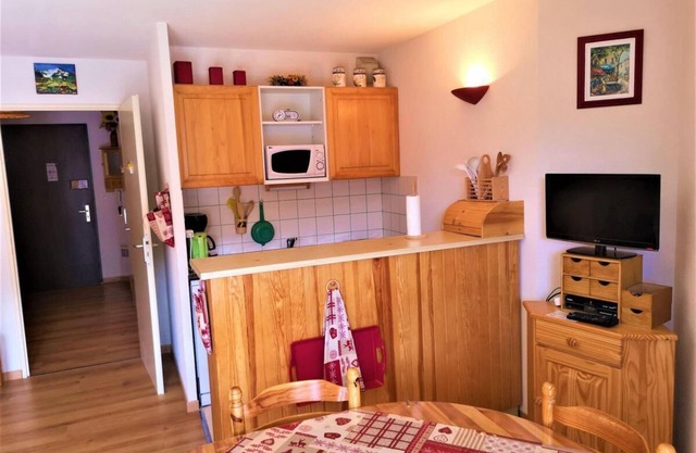 Wifi, 50m del centro estación, 3.o piso, balcón, tv, local para esquís, 25m², La Joue du Loup