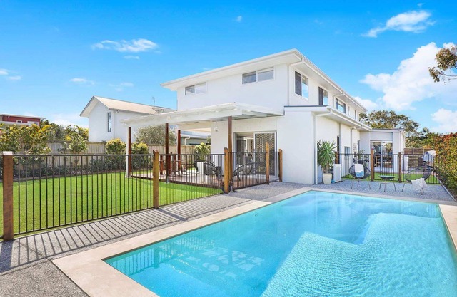 53 Northbeach Place, Mudjimba - Piscina climatizada