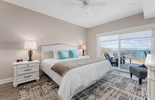 539 Bay St. Lake View Condo Unit 403E