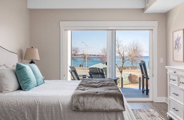 539 Bay St. Lake View Condo Unit 201W