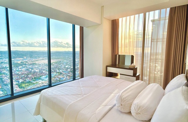 53rd Floor, 2 BR, Netflix, Apt with view 2 nights min. by SKY