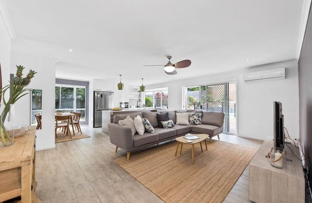 56 Wavecrest Drive, Castaways Beach