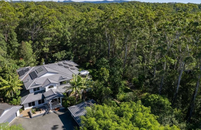 582 Ilkley Rd · Magnificent hinterland getaway!