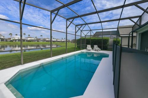 5BD/3.5BA Lake View, Private Pool, close to Disney