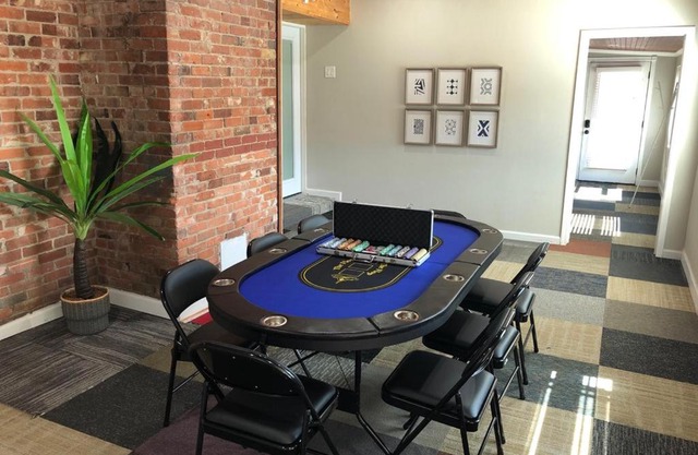 5BD-3BA in the Heart of Dallas wit Pool & Hot Tub