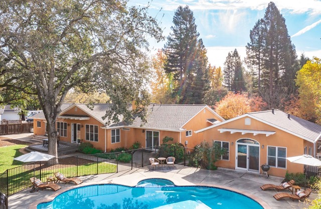 5bd/4ba w/ Poolside Guest House - near Healdsburg