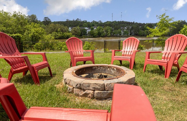 5BD Lakeview Retreat - Fire Pit, Pool Table & BBQ