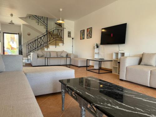 5BDR Modern Beachside Retreat in Einbay l 2nd Row