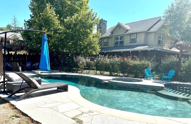 5br/3.5ba Estate Sleeps 10 w Pool, Jacuzzi, Playground, Game Room, fire pit