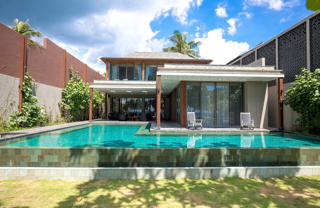 Villa 5BR frente a la playa con piscina