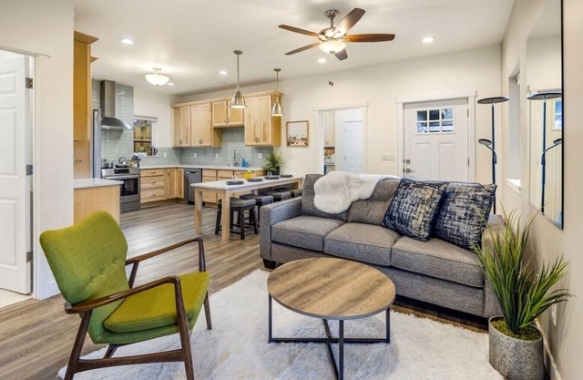 5BR Downtown Lux Bungalow