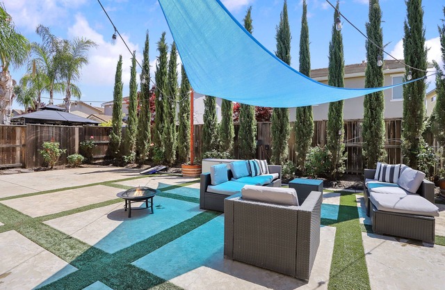 5BR Family House w/ Arcades + BBQ Smoker in Lodi!