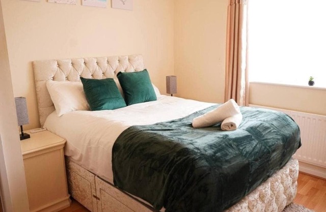 5BR Family Stay w/ Garden & BBQ
