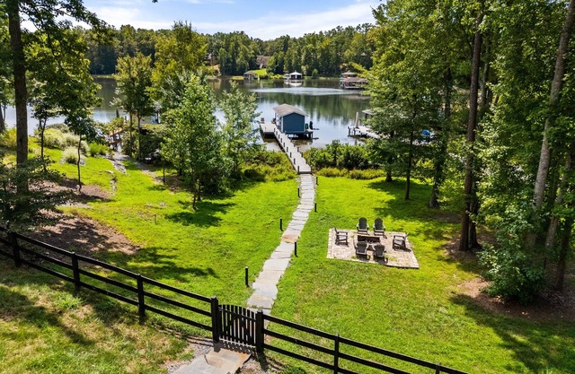 5BR Lakefront Lake Anna, Dock, Views, Deck, Movies