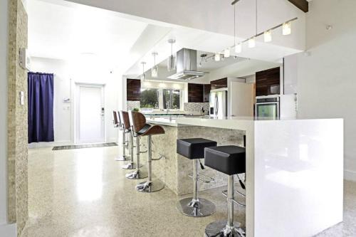 5BR Miami Oasis w Pool Near Design District