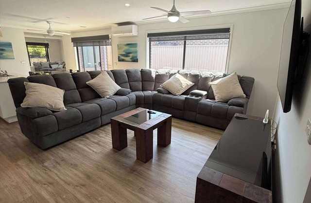5BR Mount Clear Manor - Sleep Up To 10 Guests!