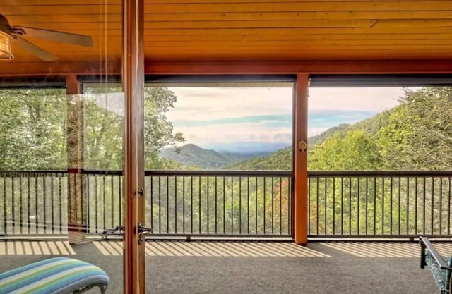 5BR Mtn Retreat-Stunning Views & Dual Kitchens