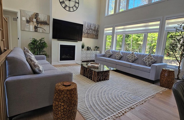 5BR Private Forest | Sleep 10 | Hot Tub+EV Charger