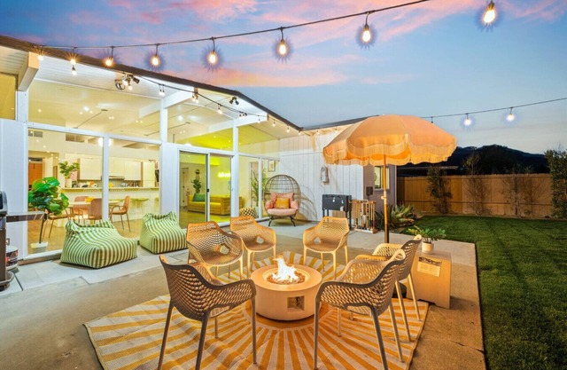 5BR Retreat: Game Room, Hot Tub, 10 Min to Beach