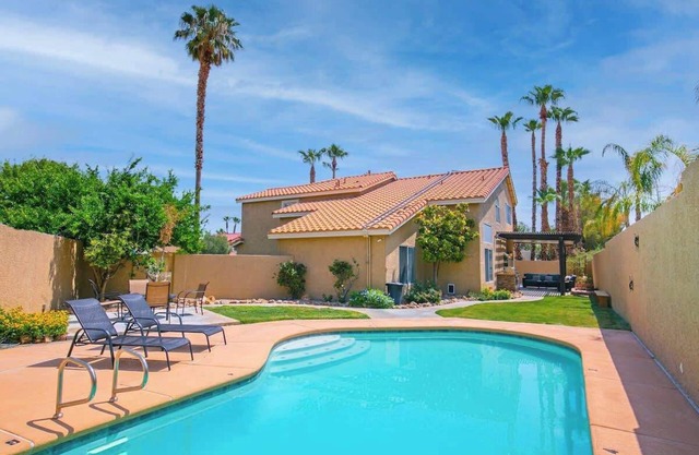 Private 4BR + Den with Pool 13Min From Strip