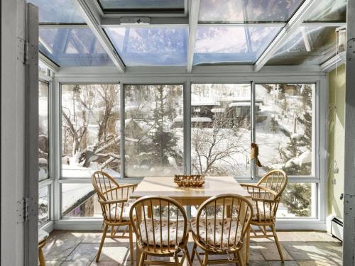 5BR with Hot Tub Minutes to Ski Resort!