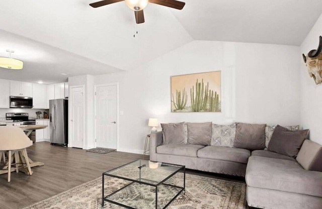 5C · Urban Oasis - Grand Prairie - 15min OSF & Downtown