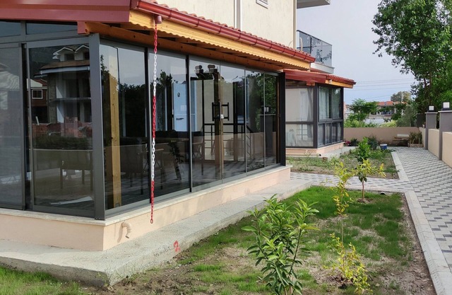 5min Lake Private Entry Garden House in City Center