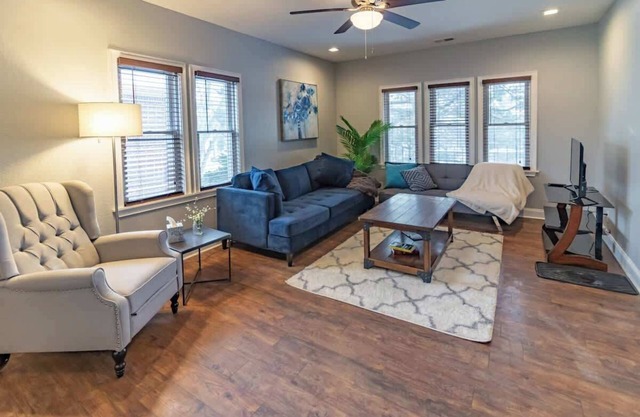 5min to DT | Pets | Free Parking | Smart TV | Desk